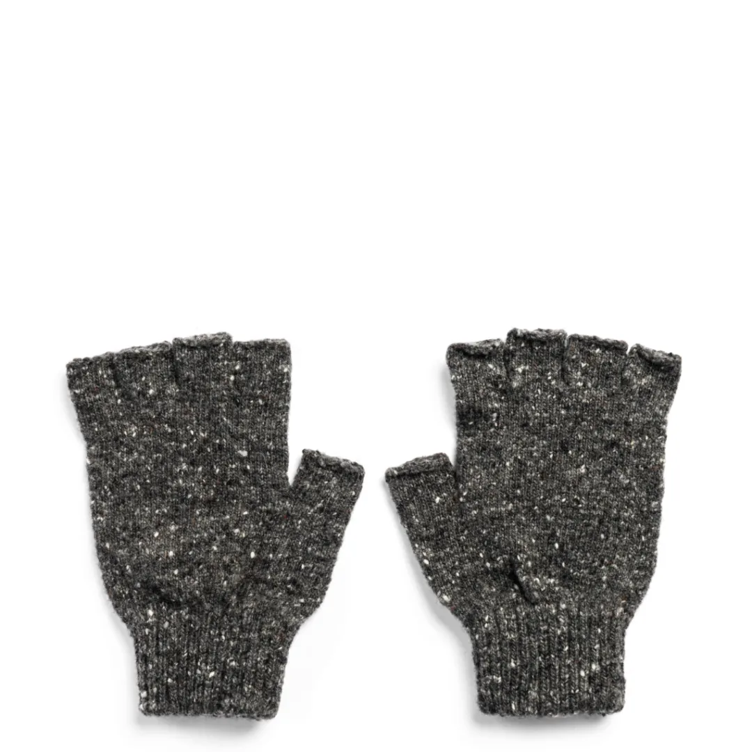 Daylesford Organic Mens Shin Gloves Charcoal